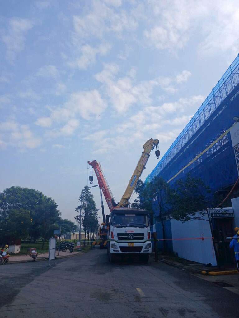 Thuê xe cẩu tự hành