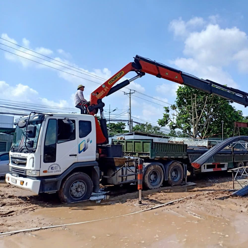 thuê xe cẩu mini sài gòn